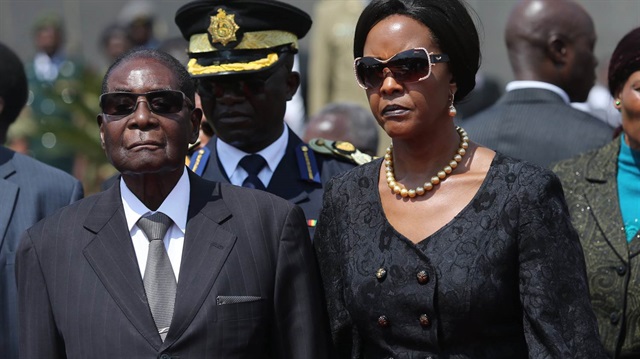 Zimbabve Devlet Başkanı Robert Mugabe ve Grace Mugabe. 