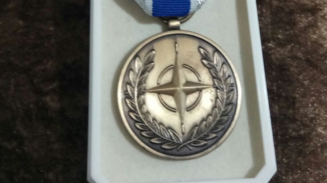 Emekli binbaşı Zafer Oğuz, NATO takdir belgesi ve madalyayı iade etti.