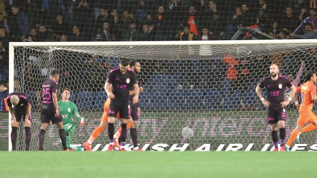 Galatasaray'da Medipol Başakşehir karşısında alınan ağır yenilginin yankıları sürüyor.