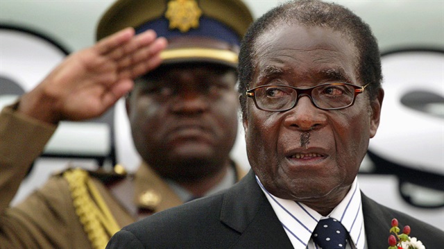 Zimbabve Devlet Başkanı Mugabe'nin sözcüsü istifa kararını açıkladı.