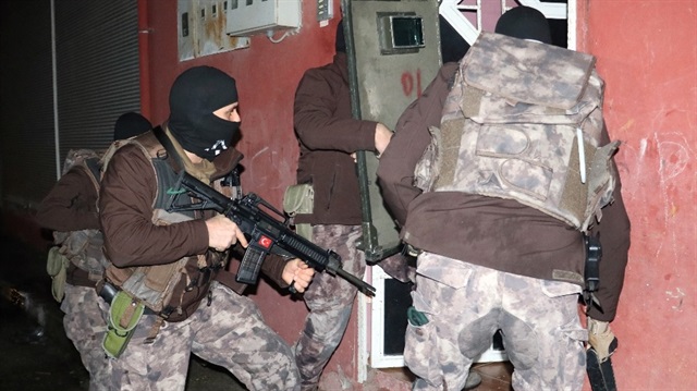 Adana Emniyet Müdürlüğü Narkotik Suçlarla Mücadele Şube Müdürlüğü ekipleri operasyon düzenledi. 