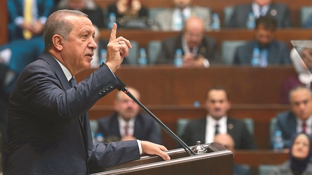 ​Partisinin Meclis grup toplantısında konuşan Cumhurbaşkanı ve AK Parti Genel Başkanı Tayyip Erdoğan, FETÖ’nün anavatanı ABD’de rahatça hareket ettiğini belirtti.