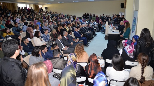Uludağ Üniversitesi'nde düzenlene panelde şehit öğretmenler anıldı. 