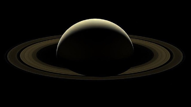 NASA'nın Avrupa Uzay Ajansı (ESA) ve İtalyan Uzay Ajansıyla birlikte yürüttüğü Cassini misyonuna adını veren uydu, üzerindeki iki kamerayla birlikte NASA'nın California'daki Jet İtki Laboratuvarında üretilmişti.