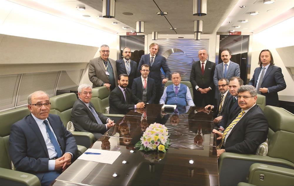 Erdoğan, Soçi dönüşü Suriye’deki gelişmelere ilişkin gazetecilere açıklamalarda bulundu.