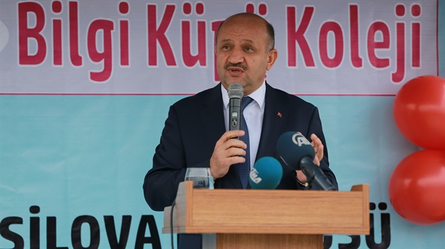 Başbakan Yardımcısı Işık, Kocaeli'de bilgiyi değere dönüştürecek eğitimin ön plana çıkarılması gerektiğini anlattı.