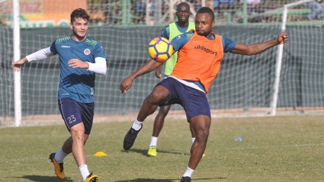 Kamerunlu golcü M'Billa bu sezon ligde çıktığı 10 maçta 3 gol kaydetti.