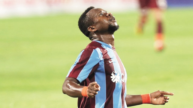 ​Trabzonspor'un Nijeryalı futbolcusu Ogenyi Onazi, hem bordo-mavililerin Süper Lig'deki şampiyonluk şansını değerlendirdi hem de takım içindeki arkadaşlık hakkında açıklamalarda bulundu. 
