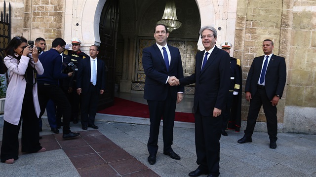 İtalya Başbakanı Gentiloni Tunus'ta Cumhurbaşkanı Sibsi ile  bir araya geldi.