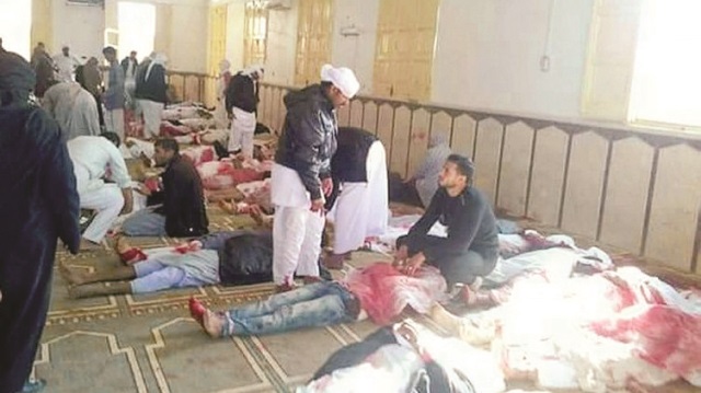 ​Mısır’da Sina Yarımadası’nda cuma namazı sırasında düzenlenen kanlı terör saldırısında en az 235 kişi hayatını kaybetti, 120 kişi yaralandı.