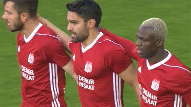 Muhammed Demir, Trabzonspor'a attığı golün ardından gözyaşlarına hakim olamadı. 