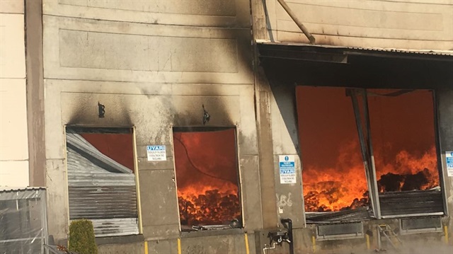 Manisa'da yumurta tesisi deposunda yangın  