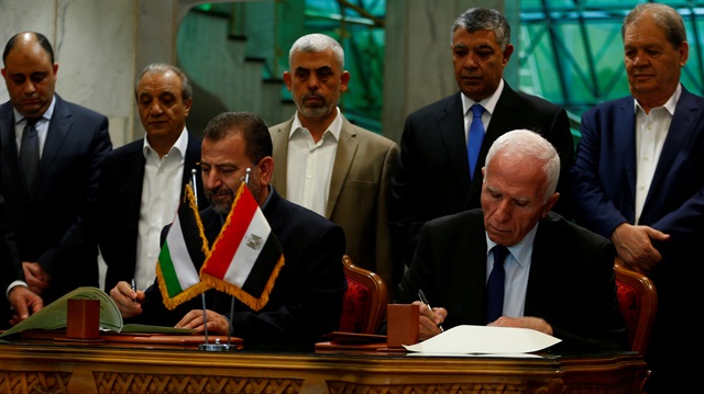 Hamas sözcüsü Salih Aruri ve Fetih Lideri Azzam Ahmed uzlaşı metnini imzalamıştı. 