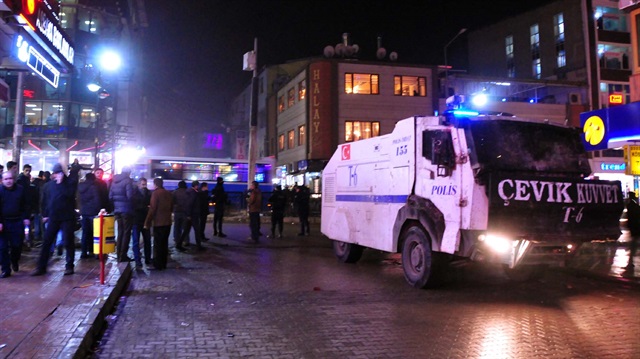 Van'daki PKK yandaşlarının gösterisine polis müdala etti
