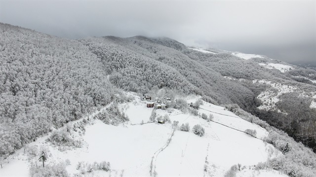 قسطموني التركية تزدان بمناظر خلابة بعد تساقط الثلوج