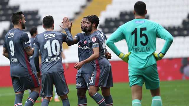 Beşiktaş'tan 9 gol yiyen kaleci Emrullah Şalk, maç sonunda gözyaşlarını tutamadı. 