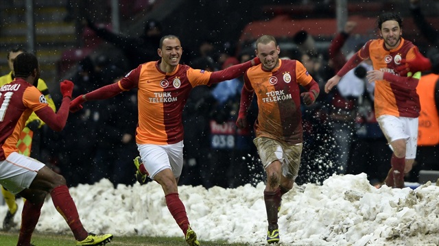 Galatasaray, Juventus'u Sneijder'in attığı golle mağlup etmiş ve Şampiyonlar Ligi'nde son 16'ya kalmıştı. 