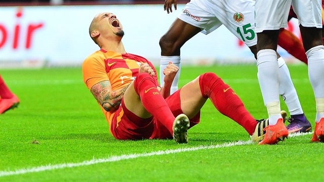 Galatasaraylı Maicon, Tzavellas'ın hareketi sonrasında sakatlık yaşamıştı.