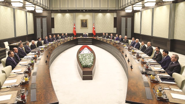 ​Milli Güvenlik Kurulu (MGK) dün Cumhurbaşkanı Erdoğan başkanlığında 2017 yılının son toplantısını yaptı. 