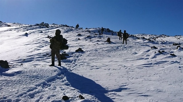 Mehmetçik, kar kış demeden operasyonlarını sürdürüyor.