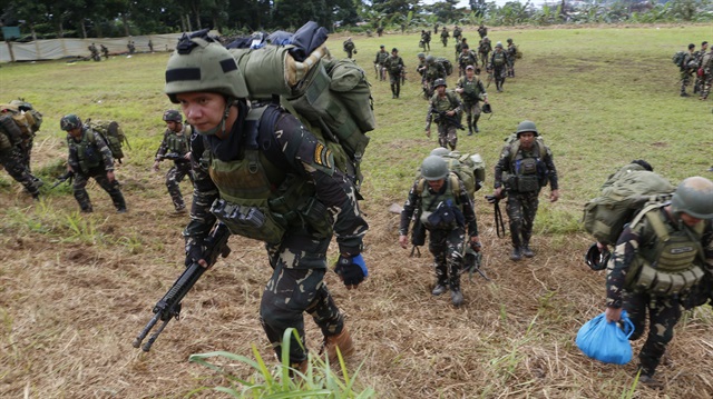 Filipinli askerler ile gerillalar arasında çıkan çatışmada 14 isyancı öldürüldü.