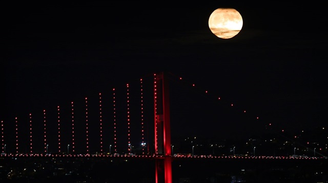 Geçtiğimiz yıllarda yaşanan Süper Ay, İstanbul'dan böyle görünmüştü.