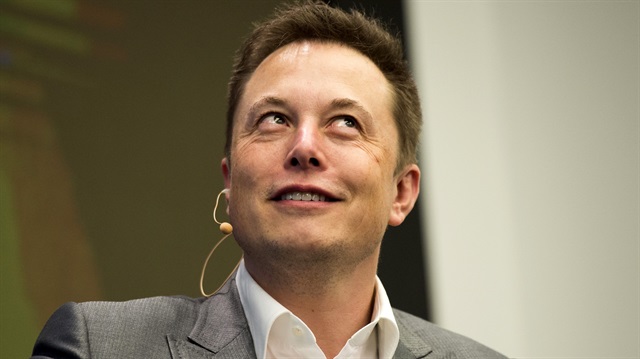 Elon Musk, Dünya'nın düz olduğunu savunanlara cevap vermekten kendini alı koyamadı.