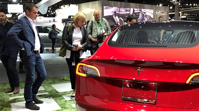 Mercedes yöneticileri gizlice Tesla araçlarını inceledi