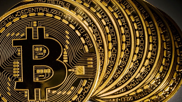Bitcoin herhangi bir merkez bankası, resmi kuruluş, vs. ile ilişiği olmayan elektronik bir para birimidir.