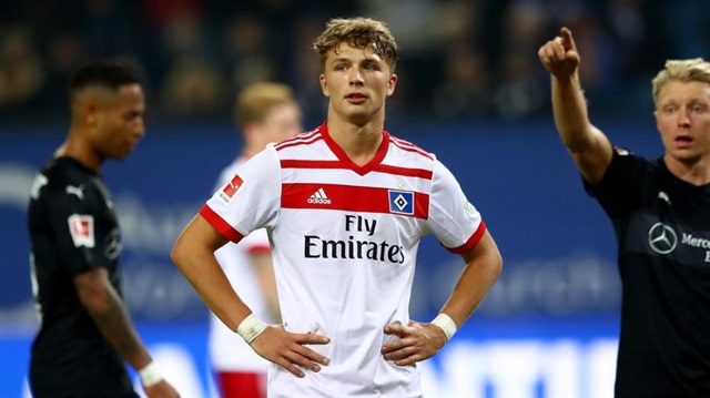 Hamburg A takımıyla 3'ü ilk 11 olmak üzere 5 maça çıkan Arp, attığı iki golle dikkatleri üzerine çekti.