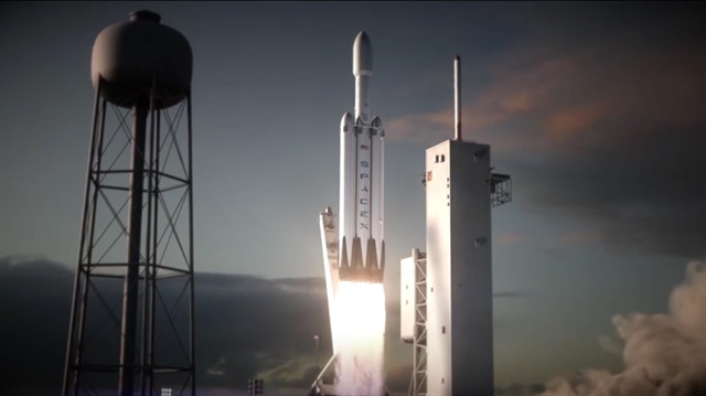 Falcon Heavy'nin ilk fırlatma denemesi 2018'e kaldı