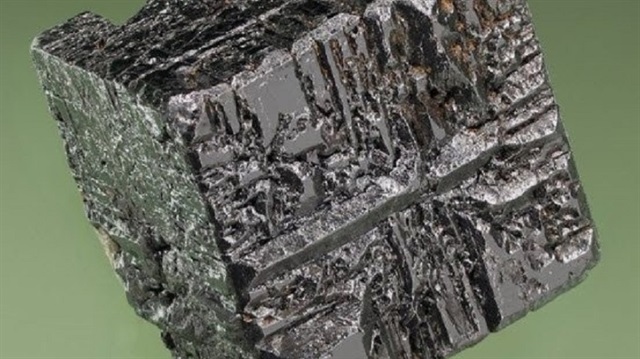 Perovskite mineralinin bin kat daha hızlı veri transferi yapabileceği keşfedildi.