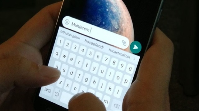 Android klavyelerde 'muhterem' yazınca FETÖ lideri Fetullah Gülen'in isimleri otomatik olarak öneriliyor.