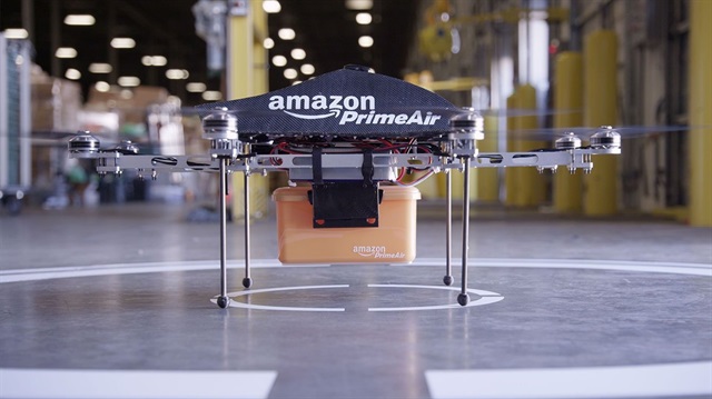 E-ticaret devi Amazon, insanların güvenliğini tehlikeye atmamak için havada kendini imha eden drone patenti aldı.