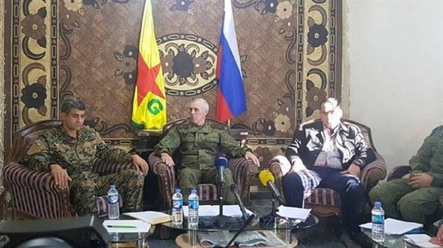 Russian General Alexander Kim (C) holds a joint conference with YPG Spokesperson Noureddine Mahmoud (L). 