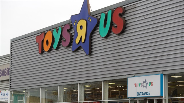 Toys R Us 26 mağazasını kapatma kararı aldı.