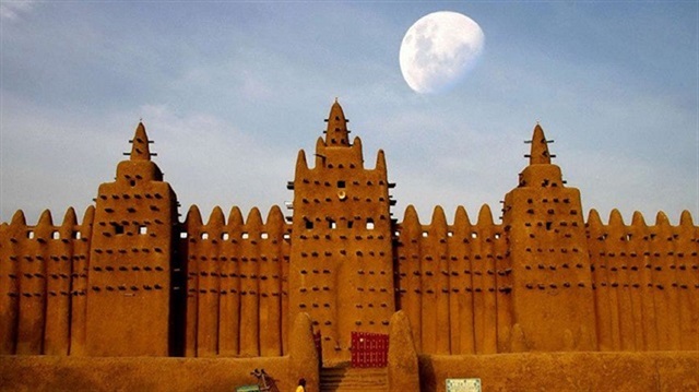 The mosque, which is located in the center of Djenné, is among the most interesting architectural works across the African continent.