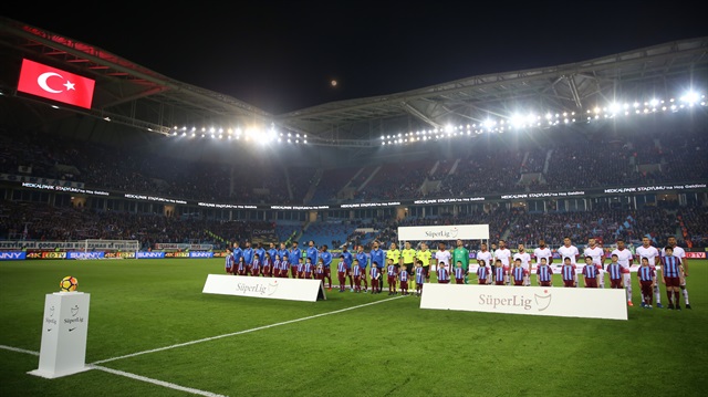 Trabzonspor, Antalyaspor karşısında ilk yarıyı Burak Yılmaz'ın attığı golle 1-0 önde kapattı.