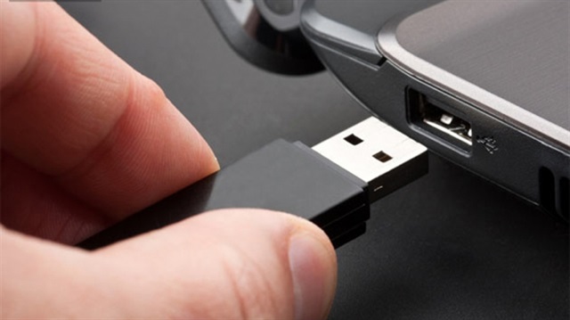 Intel'de çalışan Ajay Bhatt, USB'nin neden çift yönlü üretilmediğini açıkladı. 