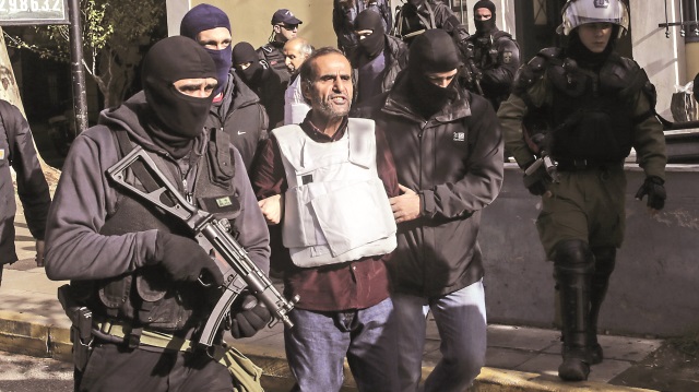 ​Yunanistan’da DHKP-C operasyonunda yakalanan 9 Türk vatandaşı, tutuklu yargılanmak üzere mahkemeye sevk edildi.