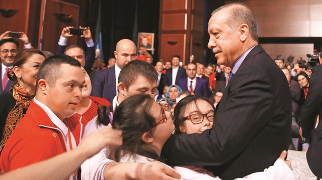 Erdoğan, iş adamlarına da çağrı yaptı: Engelliyi almayı zül addeden sermaye  çevresi var. Devlet istihdam ediyor. Sen de istihdam et. Kaybetmezsin. 