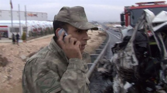 Jandarma komutanı, çalan telefonu açtı ama telefonun sahibinin öldüğünü söyleyemedi.