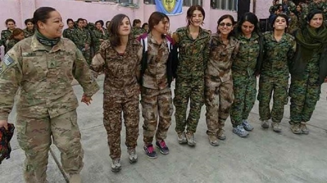 ABD'li kadın asker, YPG'li teröristlerle halay çekti.