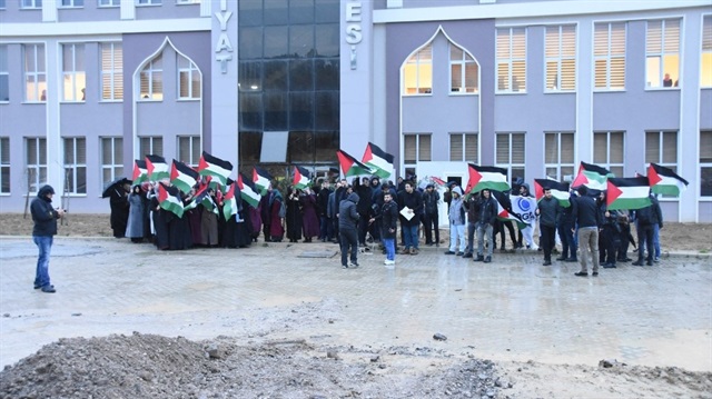 İlahiyat Fakültesi önünde Kudüs olayını protesto ettiler