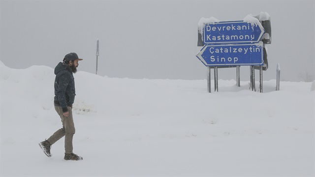 Kastamonu'da kar yağışı etkili oluyor.