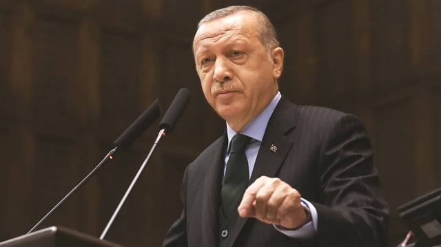 Erdoğan, “Amerika diyor ki ‘Ben büyükelçiliğimi Kudüs’e alacağım.’ Bunlar, Ortadoğu’yu tamamen karıştırma projesidir. Bu, Türkiye için kırmızı çizgidir. Burada diplomasi olarak ne gerekiyorsa A’dan Z’ye bunu yapacağız” dedi.