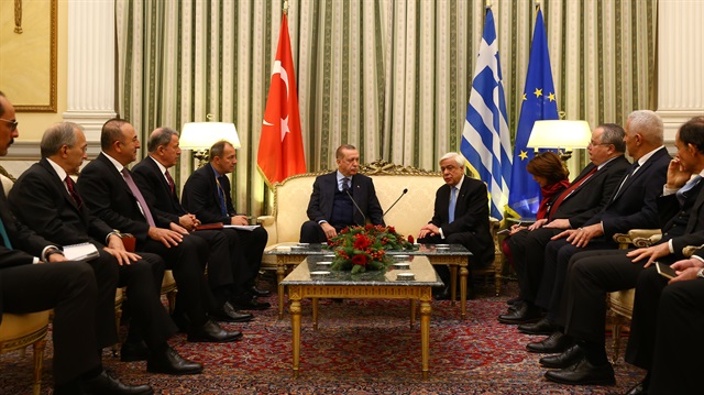 أردوغان يصل أثينا في أول زيارة من نوعها منذ 65 عامًا