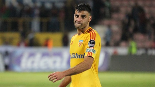 Deniz Türüç bu sezon sarı-kırmızılı formayla çıktığı 15 resmi maçta 3 gol atarken 5 de asit kaydetti.
