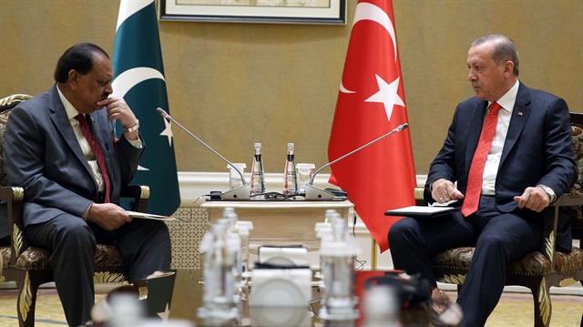 Turkish President Recep Tayyip Erdoğan and his Pakistani counterpart Mamnoon Hussain