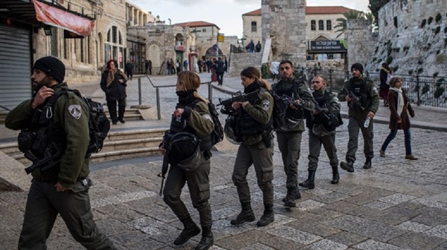 الشرطة الإسرائيلية تقمع وقفة احتجاجية نظمها فلسطينيون في باب العامود وسط القدس